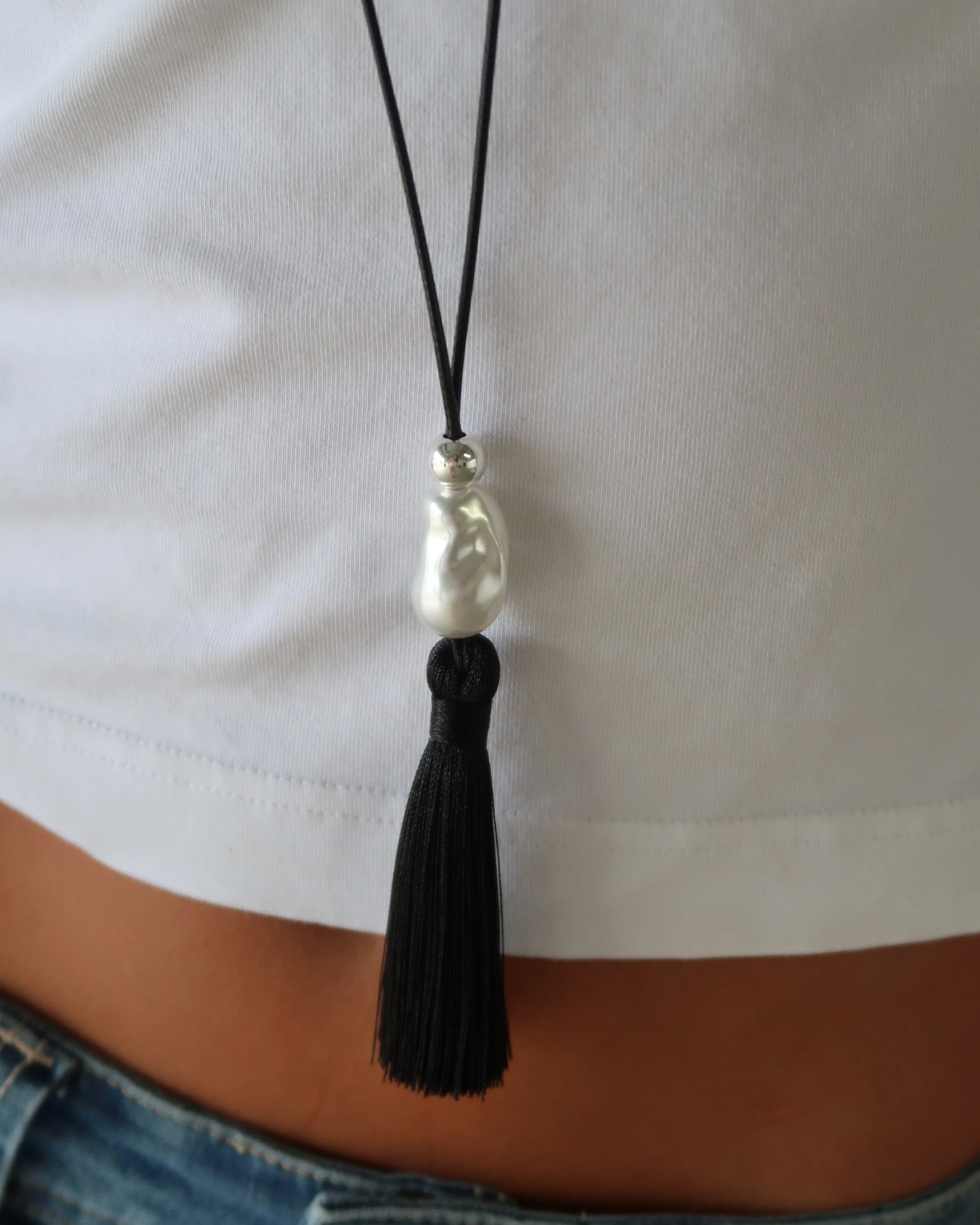 Riley Tassel Necklace | Black - Image 5